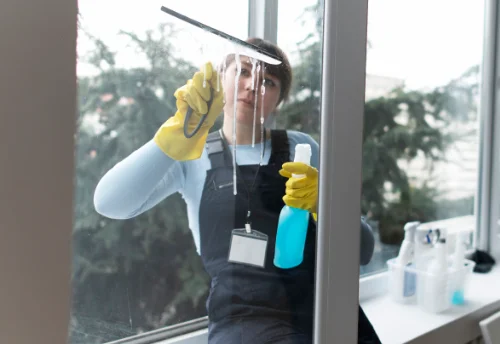 Nettoyage de vitres intérieures et extérieures à Brossainc
